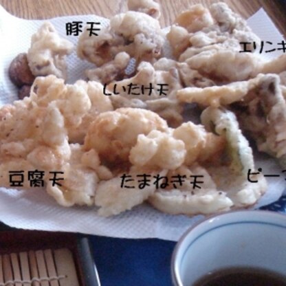 昨日の昼食に、ざる蕎麦と一緒に主人が作りました。
豆腐の天ぷらは初めてでしたが、とっても柔らかい食感で、てんつゆと食べるとおいしかったです。ご馳走様でした！
